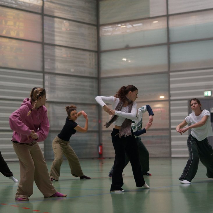 Beteiligte der theaterpädagogischen Produktion "VIOLA" bei den Proben