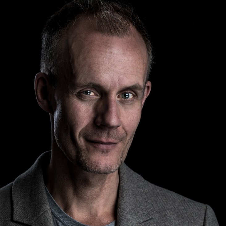 Portraitfoto von Max Uthoff