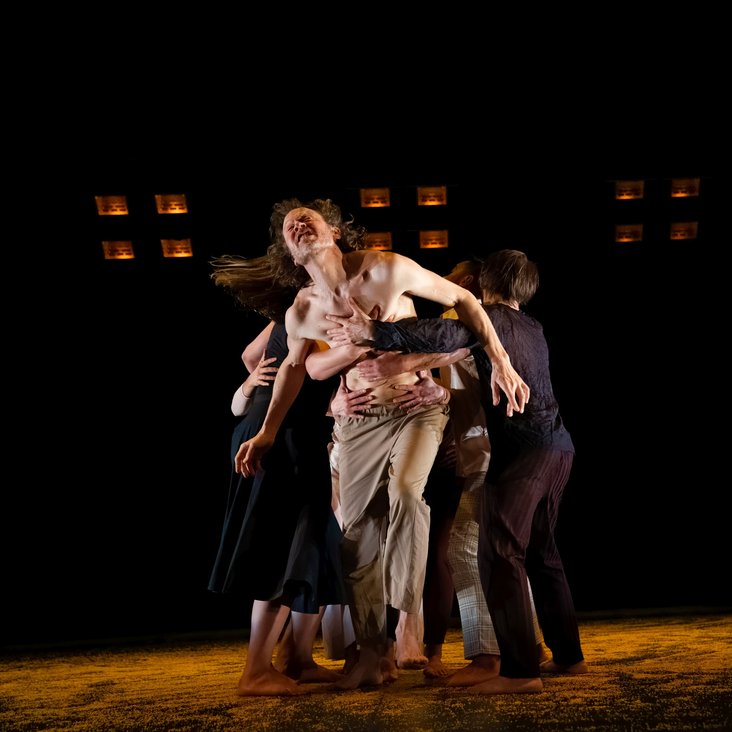 Compagnie Virginie Brunelle performing Les Corps Avalés