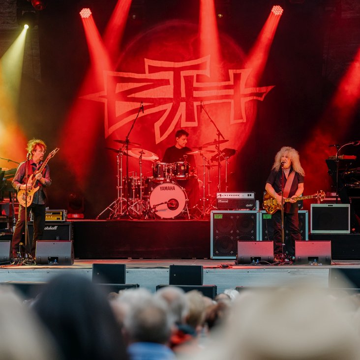 BARCLAY JAMES HARVEST feat. LES HOLROYD