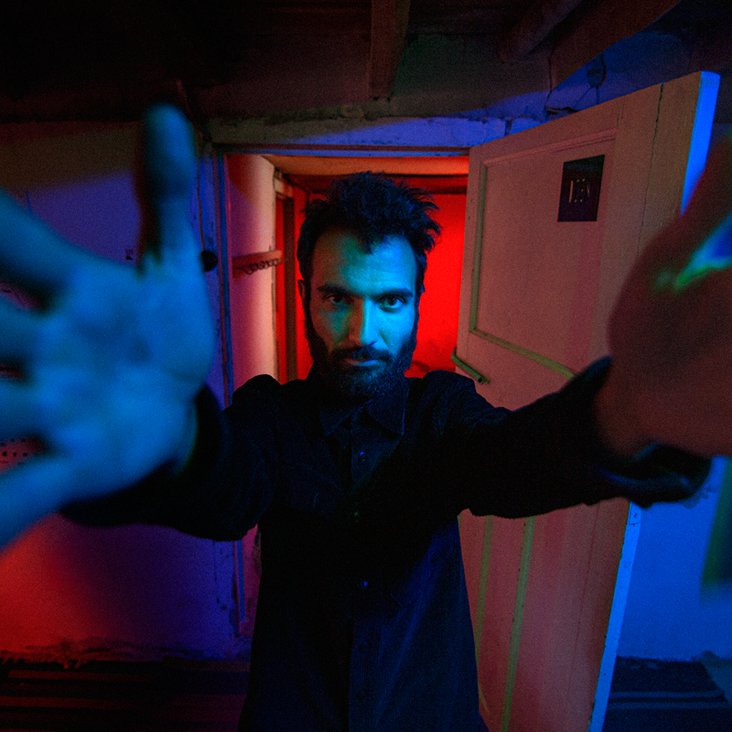 Ein Portrait des Jazzkünstlers Tigran Hamasyan