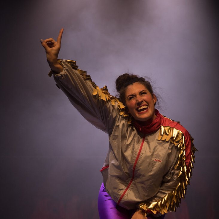 Das Ensemble der Barbaren Barbies auf der Bühne