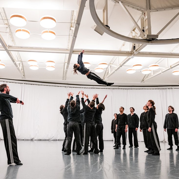Tänzer:innen von Gauthier Dance bei den Proben im Ballettsaal in Orsolina, Italien