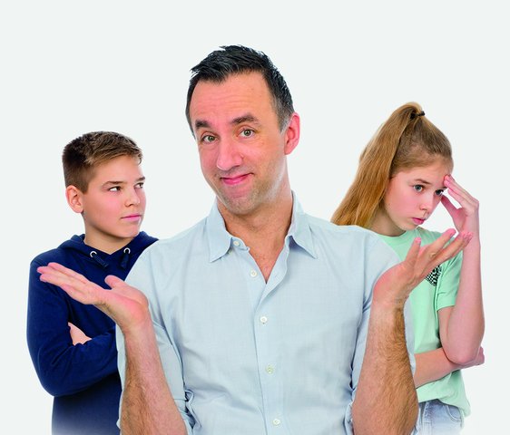 Matthias Jung mit zwei Jugendlichen im Teenageralter