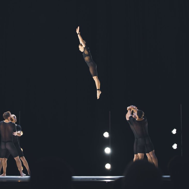 Akrobatik auf der Bühne