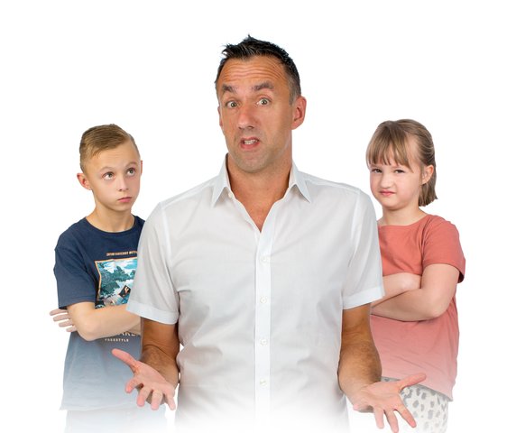 Der Künstler Matthias Jung und zwei Kinder sind zu sehen