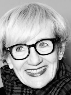 Gudrun Schretzmeier lacht in die Kamera