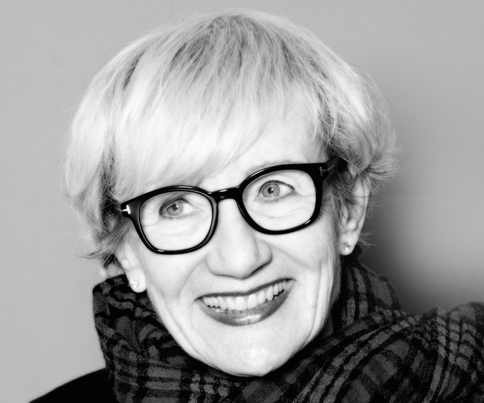 Gudrun Schretzmeier lacht in die Kamera