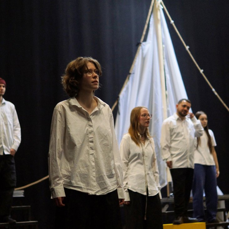 Beteiligte der theaterpädagogischen Produktion "VIOLA" bei den Proben