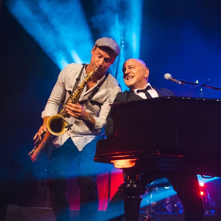 Das Ensemble von "The Billy Joel Songbook" live auf der Bühne