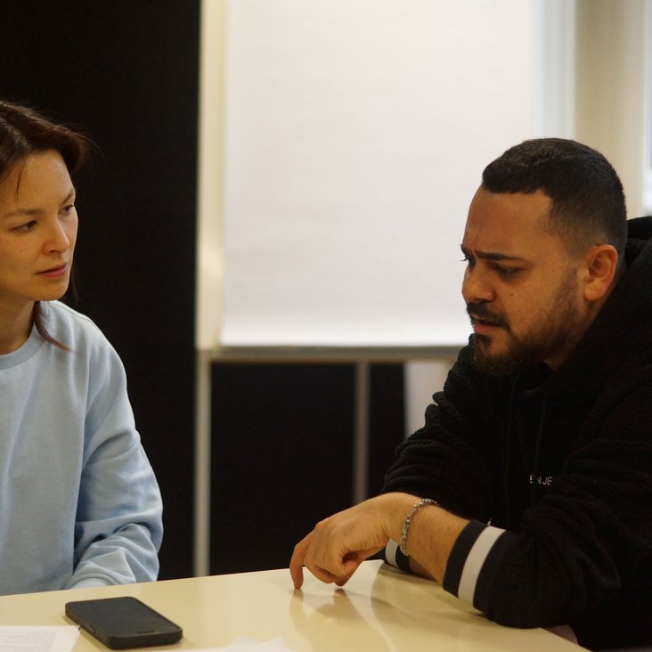 Beteiligte der theaterpädagogischen Produktion "VIOLA" bei den Proben