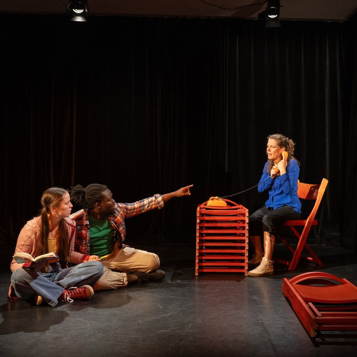 Das Ensemble von "Theatre La Lune" auf der Bühne