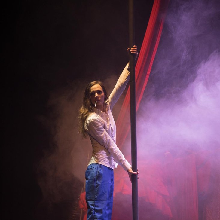 Das Ensemble der Barbaren Barbies auf der Bühne