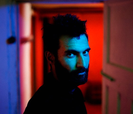 Ein Portrait des Jazzkünstlers Tigran Hamasyan