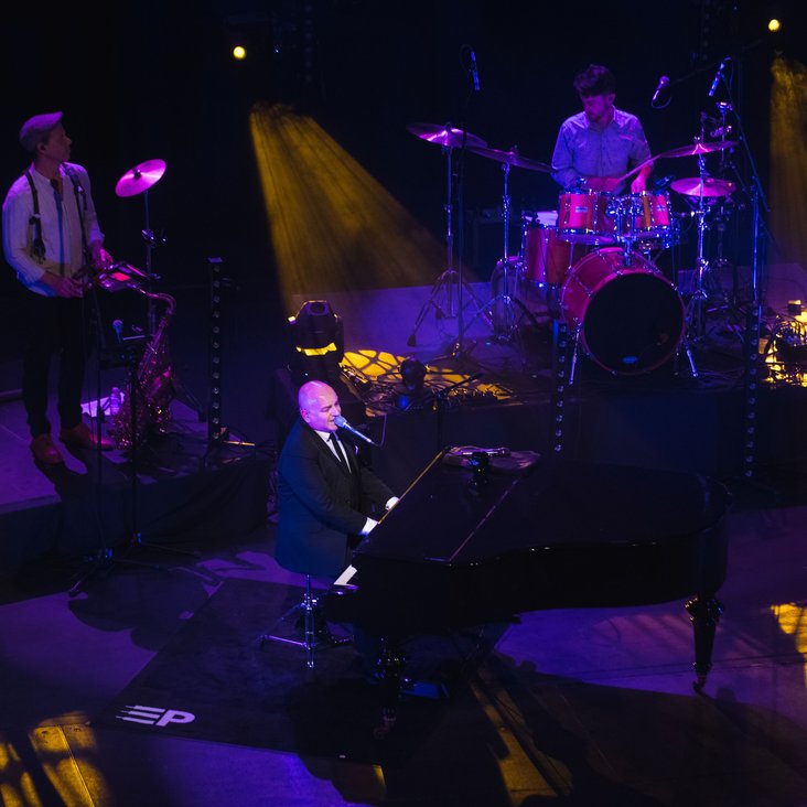 Das Ensemble von "The Billy Joel Songbook" live auf der Bühne