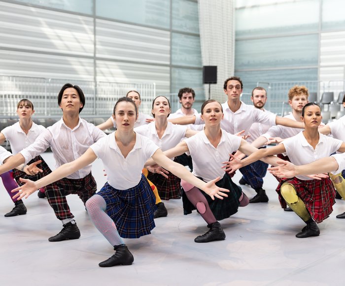 Gauthier Dance in Ohad Naharin's Kamuyot