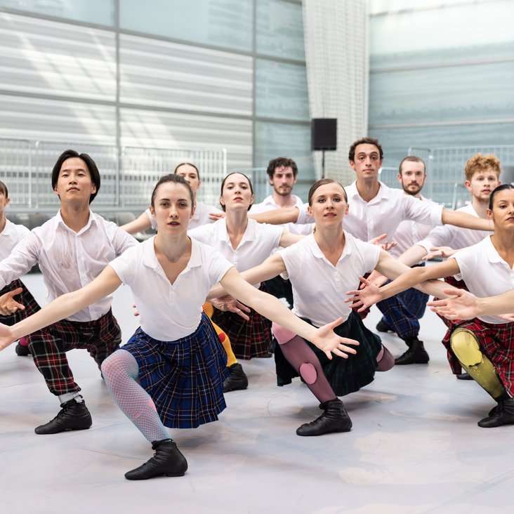 Gauthier Dance in Ohad Naharin's Kamuyot