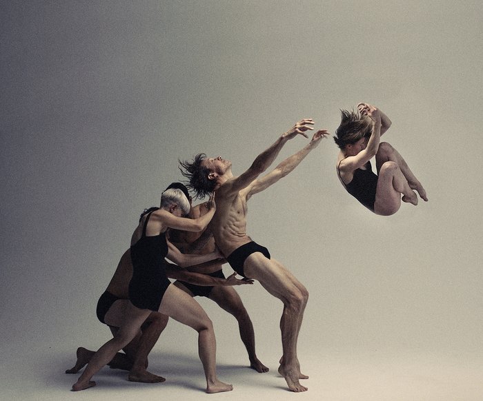 Compagnie Virginie Brunelle performing Les Corps Avalés
