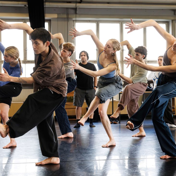 Die Gauthier Dance JUNIORS bei den Proben zu Barak Marshalls Stück "Barker"