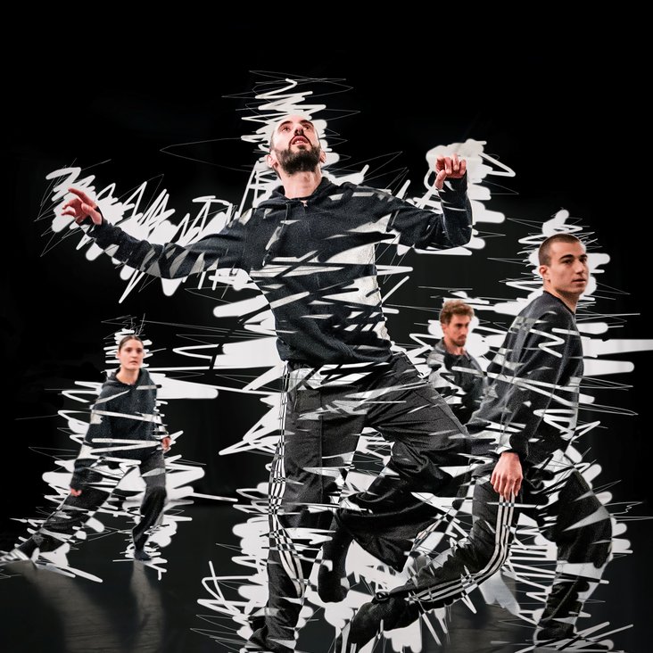 Tänzer:innen von Gauthier Dance bei den Proben zu "LUCK". Das Foto ist grafisch verfremdet mit weißen und schwarzen Überlagerungen, die wie Filzstift über dem Foto liegen.