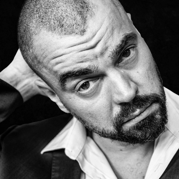 Portraitfoto in schwarz-weiß von Nikita Miller