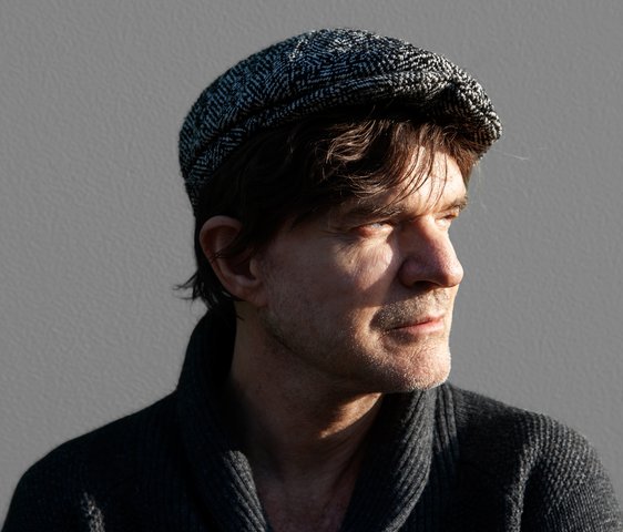 Andreas Altmann schaut zur Seite