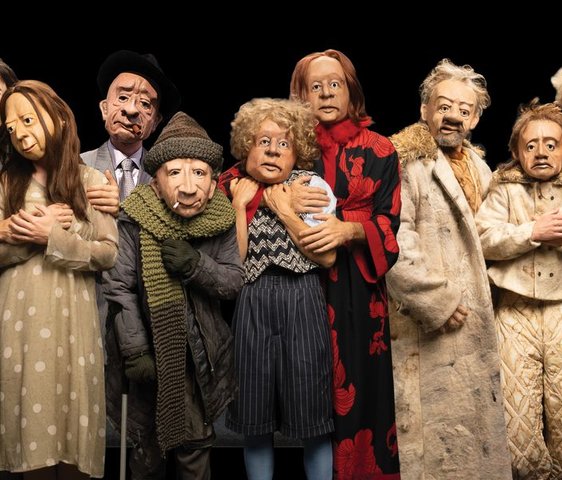 Das Ensemble "Familie Flöz" bei "Finale" auf der Bühne