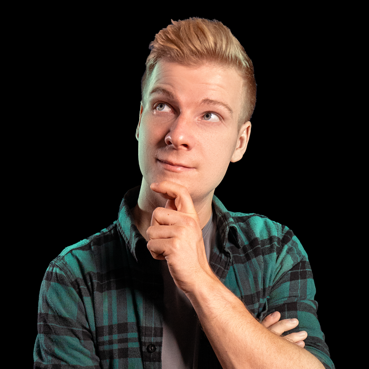 Ein junger Mann fässt sich grübelnd ans Kinn und blickt nach oben