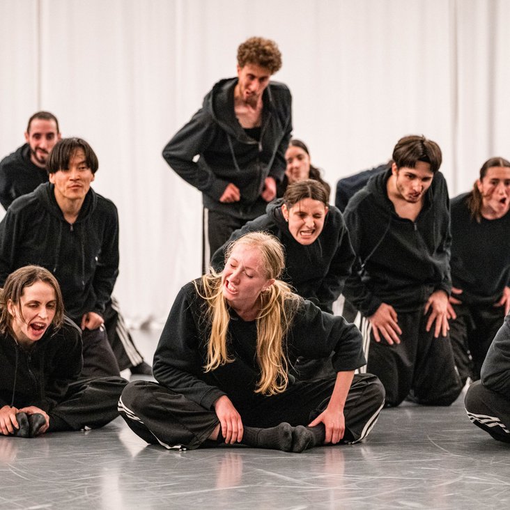Tänzer:innen von Gauthier Dance bei den Proben im Ballettsaal in Orsolina, Italien