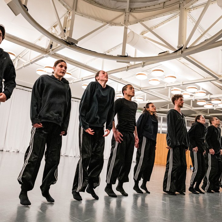 Tänzer:innen von Gauthier Dance bei den Proben im Ballettsaal in Orsolina, Italien