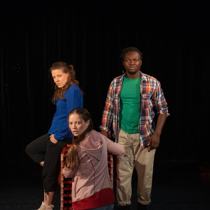 Das Ensemble von "Theatre La Lune" auf der Bühne