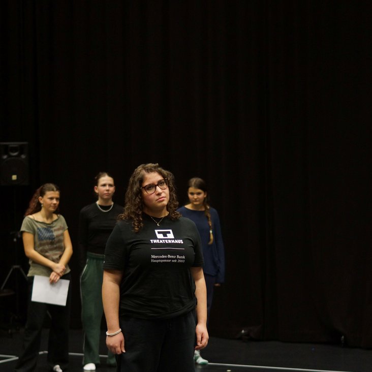 Beteiligte der theaterpädagogischen Produktion "VIOLA" bei den Proben