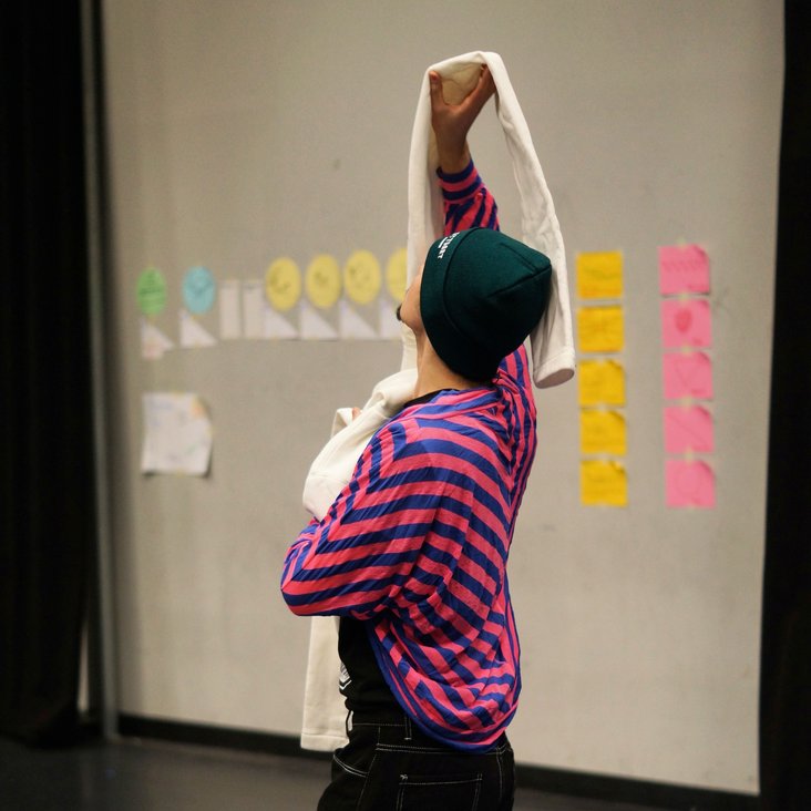 Beteiligte der theaterpädagogischen Produktion "VIOLA" bei den Proben